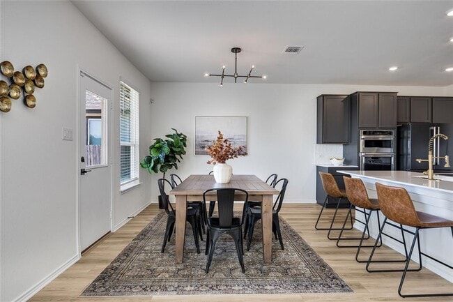 Building Photo - 1905 Red Berry Pass