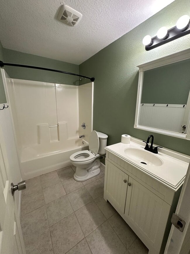 Building Photo - Beautiful Updated 5 Bedroom Home - Derby ,KS