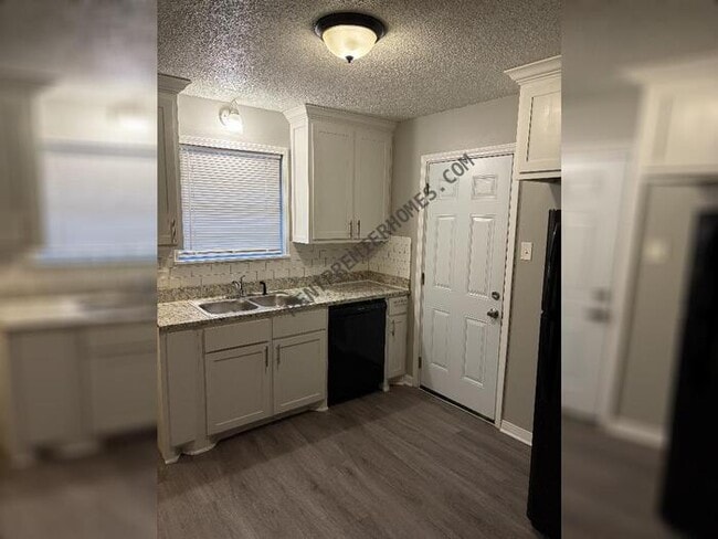 Building Photo - 1005 Wright St