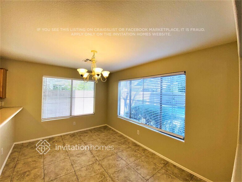 Building Photo - 3525 E Linda Ln