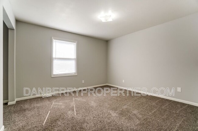 Building Photo - 1103 Searles Rd