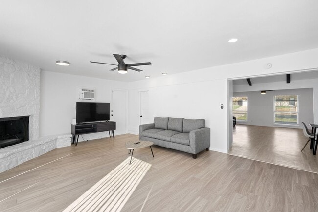 Building Photo - North Central Greater Harmony Hills Area