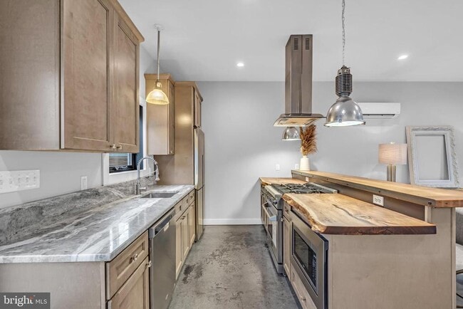 Building Photo - 10 McCready's Alley