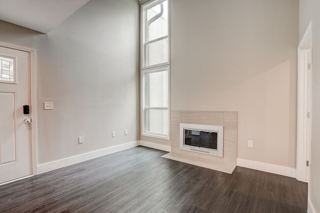 Building Photo - Stylish 2BD/2BA Two-Level Home with Firepl...
