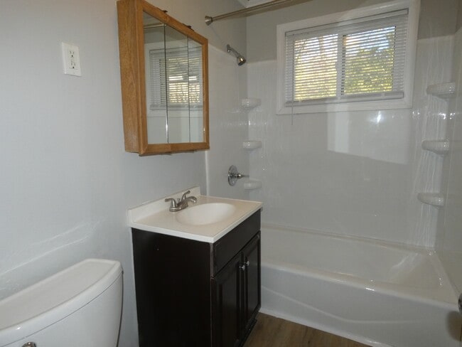 Building Photo - 220 Corbin St