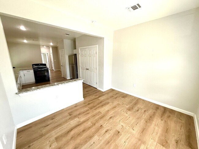 Building Photo - 2422 W Commerce St