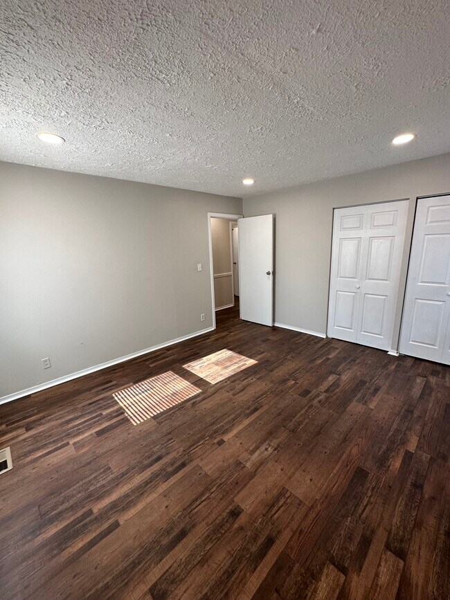 Building Photo - 8101 Shibler Dr