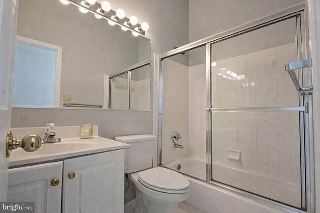 Building Photo - 4 Elm Tree Ct