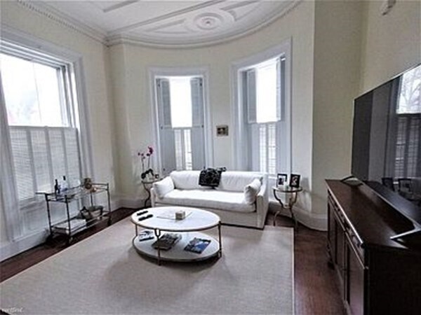 Building Photo - 48 Monument Sq