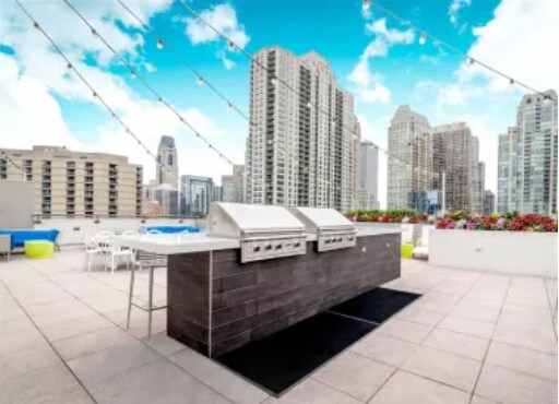 Building Photo - 79 W Huron St