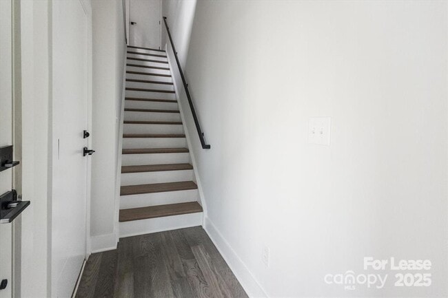 Building Photo - 1212 Minter Pl