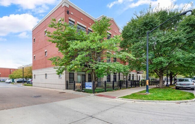 Building Photo - 757 W 14th St