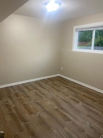 Building Photo - 15468 Pennock Ln