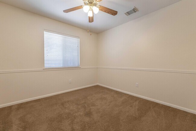 Building Photo - 5601 Lomita Verde Cir