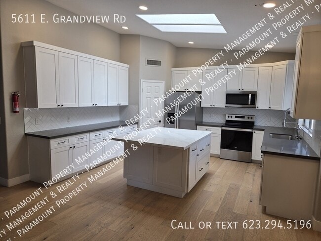 Building Photo - 5611 E Grandview Rd