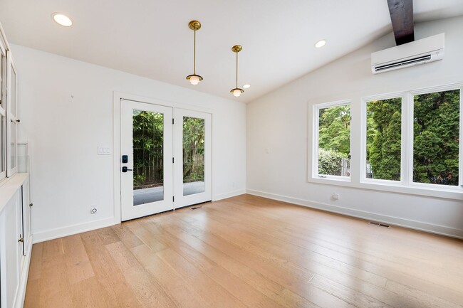Building Photo - Immaculate Tudor