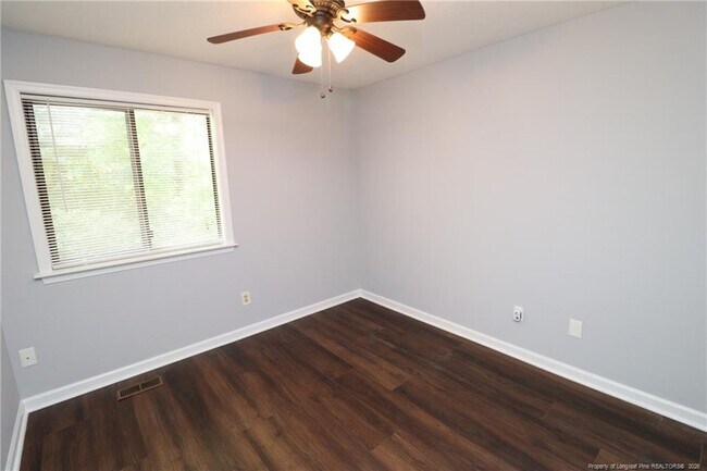 Building Photo - 7283 Sandy Creek Dr