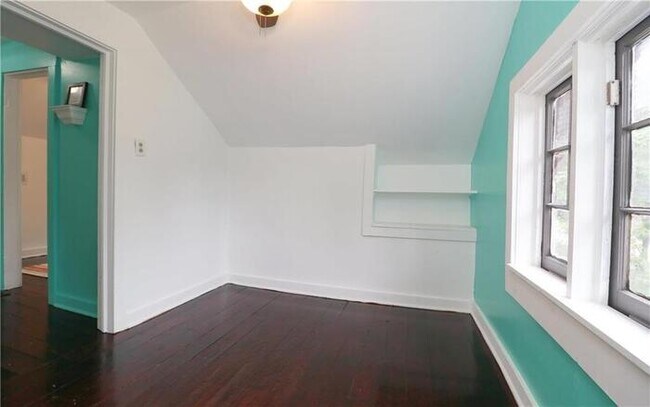 Building Photo - Charming, Updated 3-bedroom 2-bath home!!