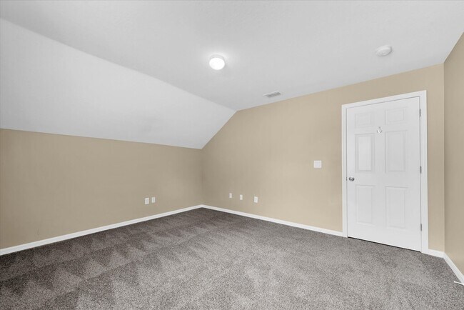 Building Photo - Updated 4BR with Bonus Room in Riverview!