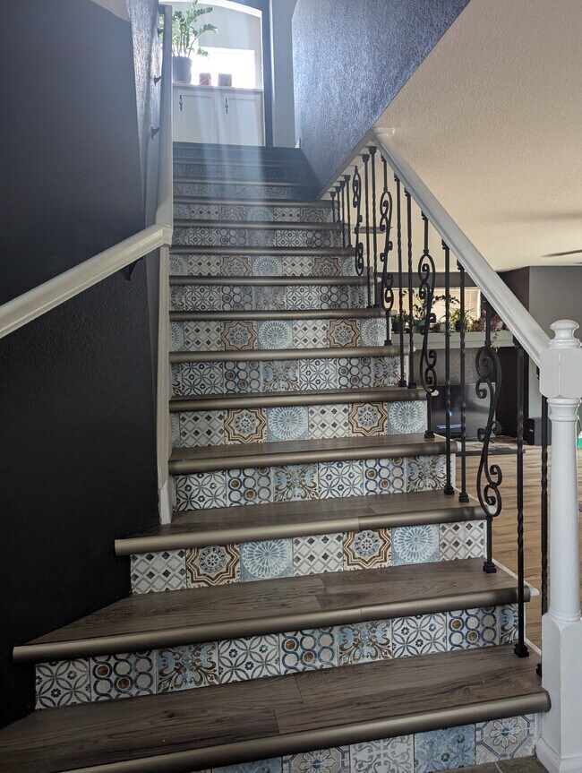 Building Photo - Gorgeous Denver Home - Real Granite Counte...