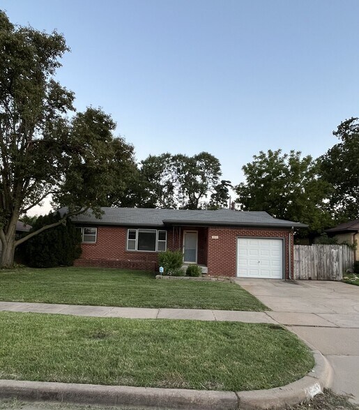 Primary Photo - 8013 E Orme St