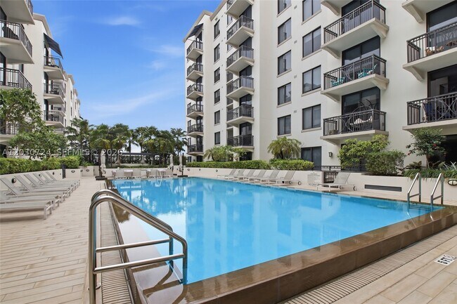 Building Photo - 301 Altara Ave