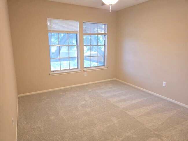 Building Photo - 11350 Raven View Dr