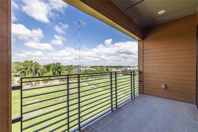 Building Photo - 112 Rogers St NE