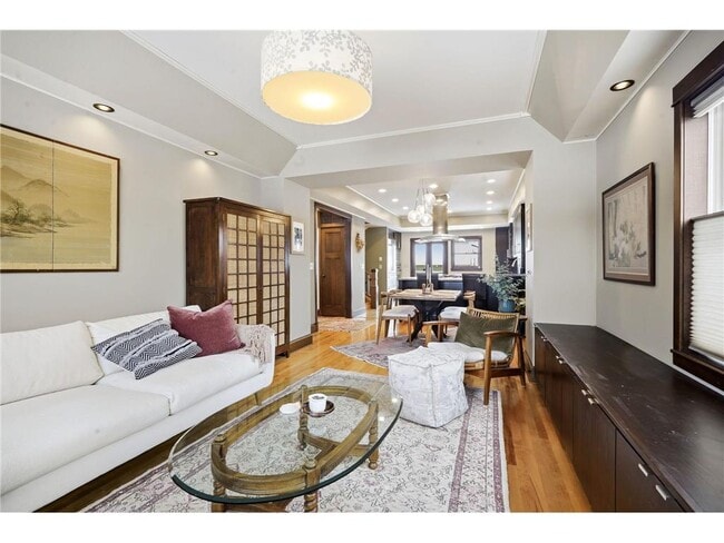 Building Photo - 241 Russell Ave S