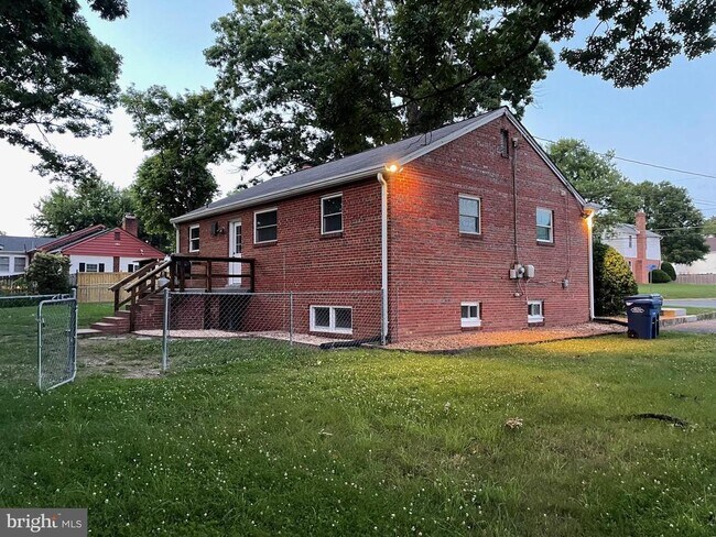 Building Photo - 5922 Pratt St
