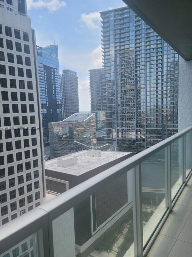Building Photo - 500 Brickell Ave