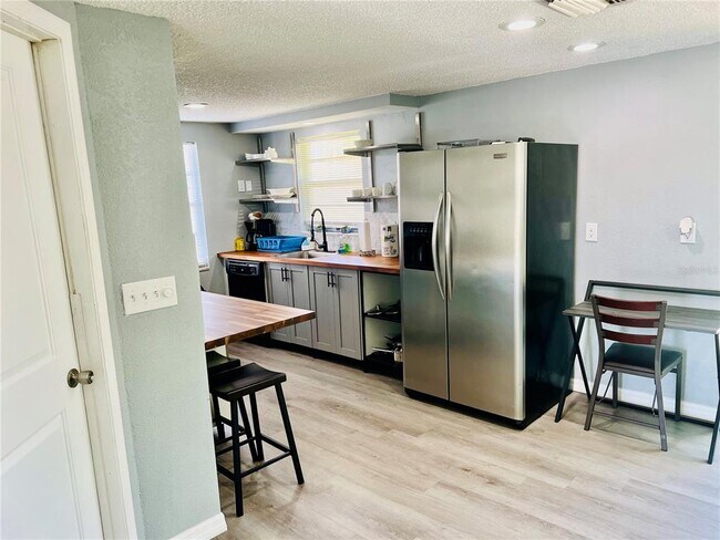 Building Photo - 3405 Wilson Dr