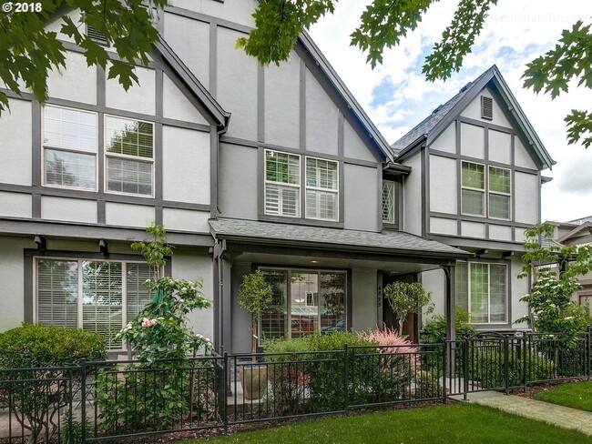 Building Photo - Amazing Location in NW Portland! Gorgeous 2 BD Townhome in Arbor Parc!