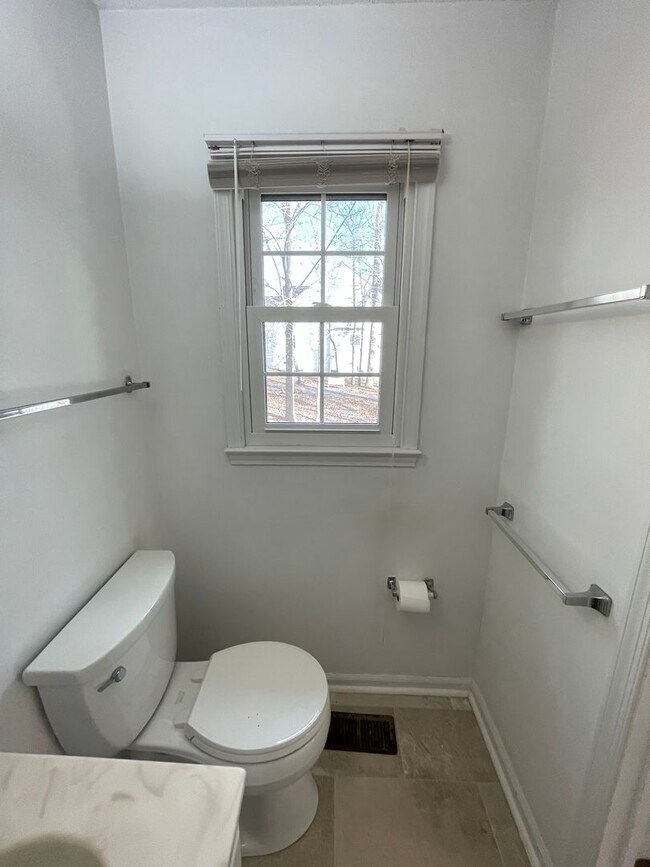 Building Photo - Lovely 3br 2ba home in quiet Chapel Hill neighborhood, walking distance to McDougle Elementary!
