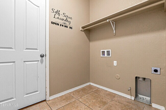 Building Photo - 7008 Faxon Dr