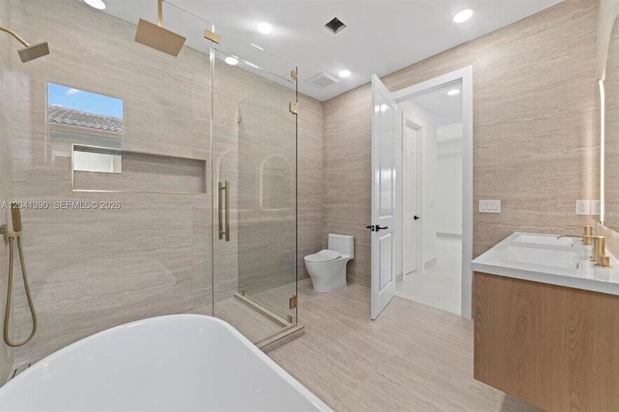 Building Photo - 3040 SW 44th Ct
