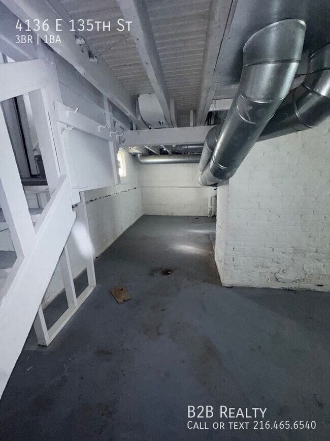 Building Photo - 4136 E 135th St