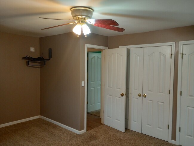 Building Photo - 24 NW 525th Rd