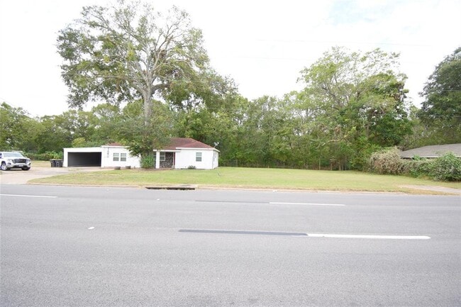 Building Photo - 2140 Hwy 6