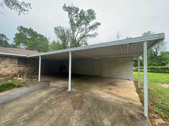 Building Photo - 7381 Tryon Rd