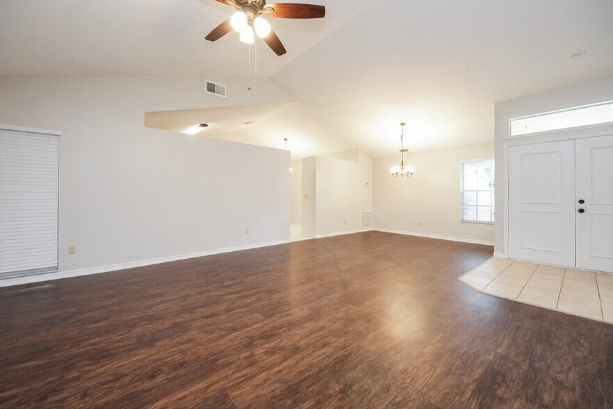 Building Photo - 711 White River Dr