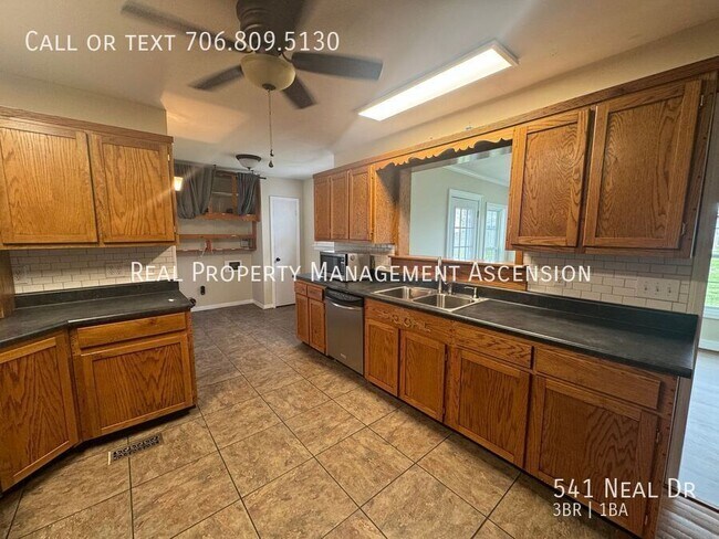 Building Photo - 541 Neal Dr