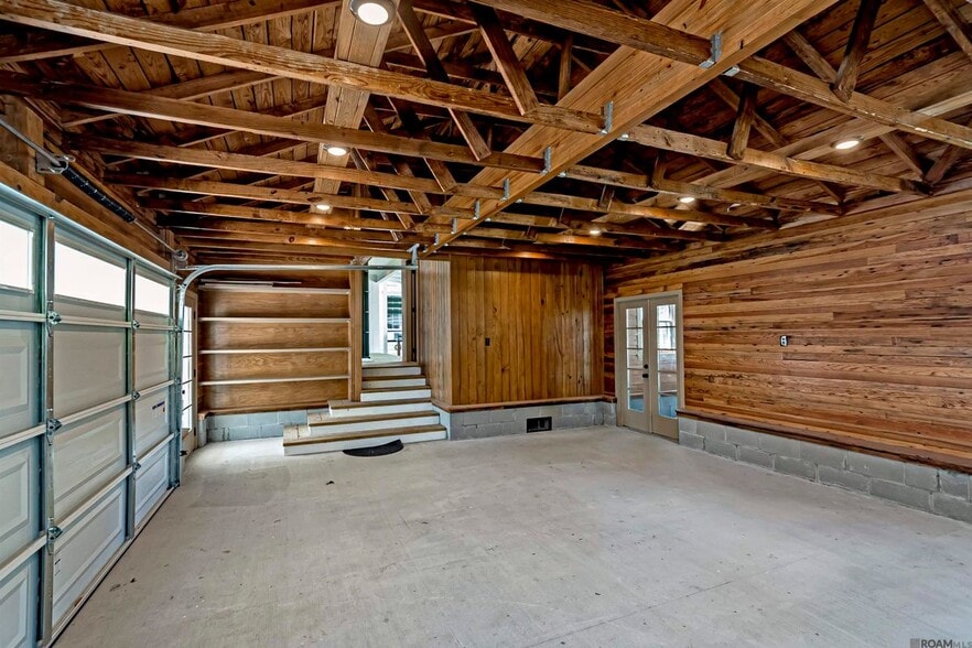 Building Photo - 222 E Sanders St