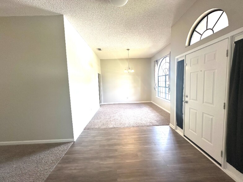 Building Photo - 345 Wildberry Ct