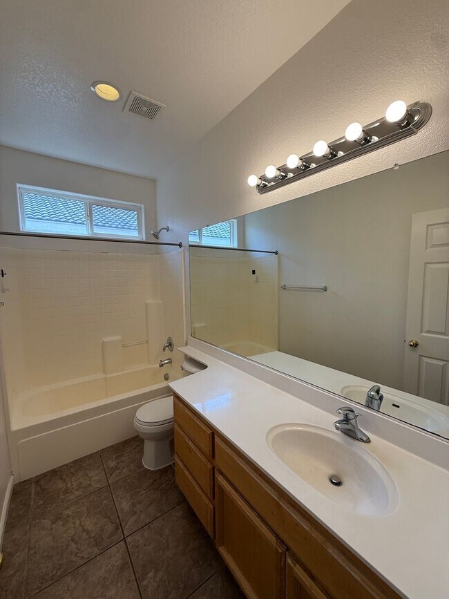 Building Photo - 10136 Waterfield Dr