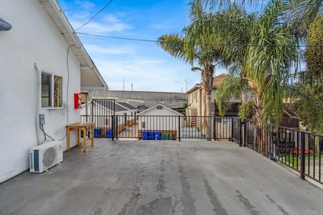 Building Photo - 2032 Kearney Ave