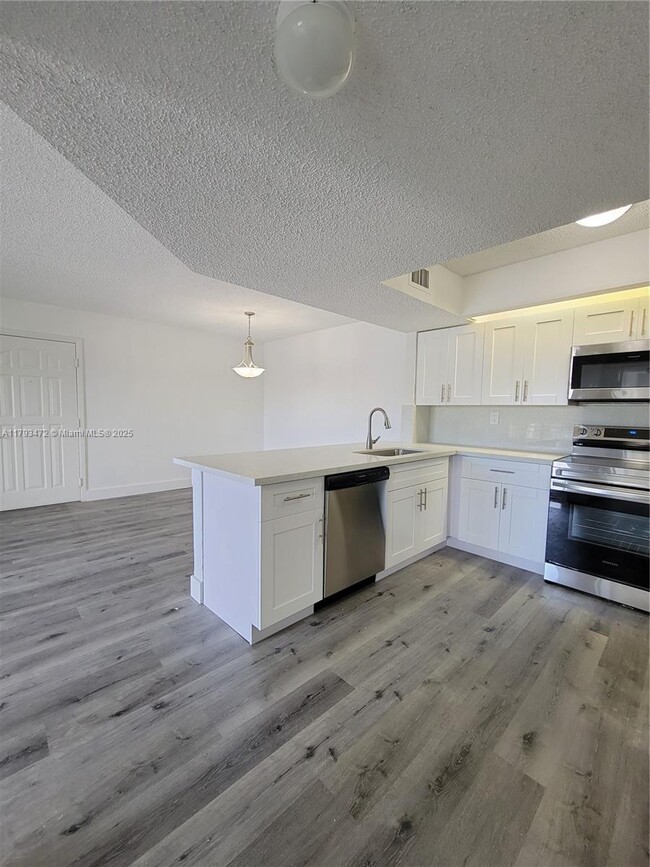 Building Photo - 8600 SW 212th St
