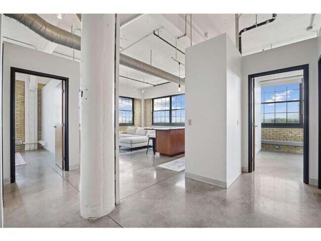 Building Photo - 730 Stinson Blvd NE