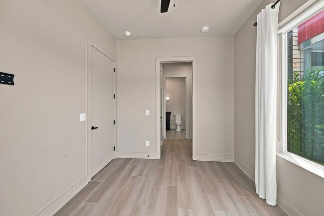 Building Photo - 1090 Haysboro Ave