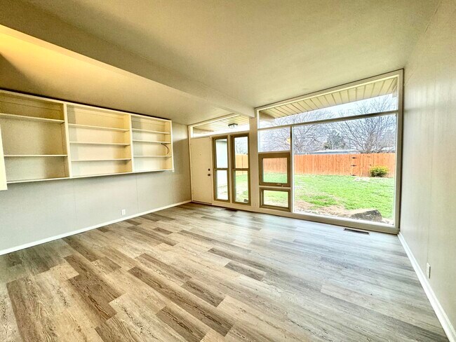 Building Photo - 2514 47th St